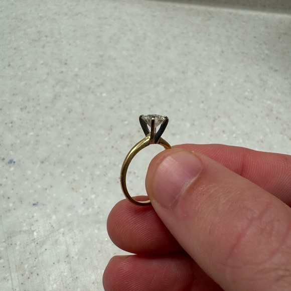 Engagement ring - Picture 2 of 4